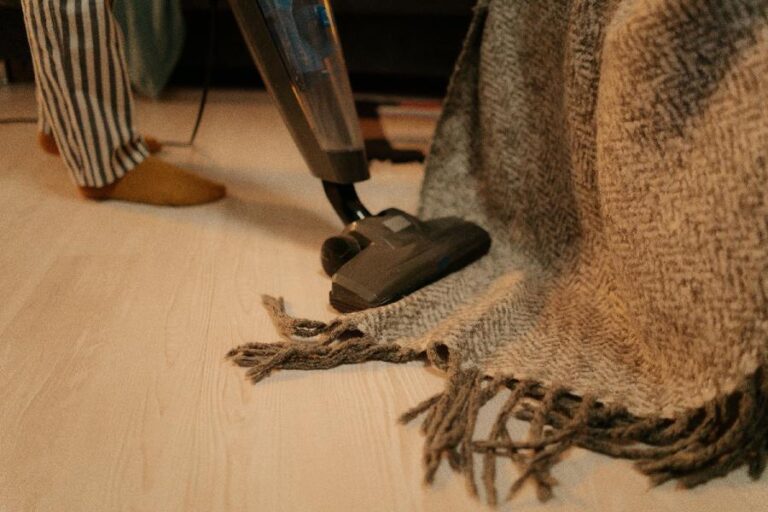 Cách giặt thảm len tại nhà: Hướng dẫn chi tiết A-Z