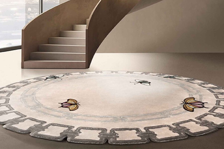 Thảm tròn Metamorphosis nổi bật nhờ hoa văn mô phỏng sự chuyển hóa biến đổi của tự nhiên