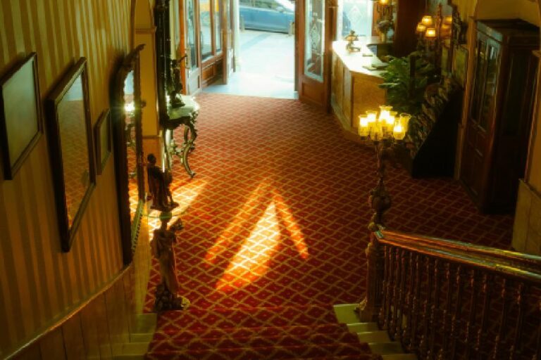 Thảm trải sàn khổ lớn là loại thảm có kích thước bản rộng hơn nhiều so với thảm thông thường