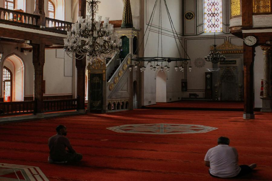 Thảm trải sàn khổ lớn là gì? Ưu – nhược điểm bạn cần biết trước khi mua