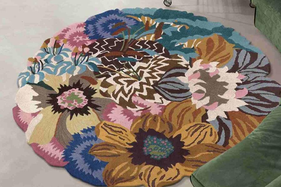 Blossom – mẫu thảm tròn dệt thủ công từ len cao cấp, nổi bật với bảng màu cổ điển và hiệu ứng 3D 