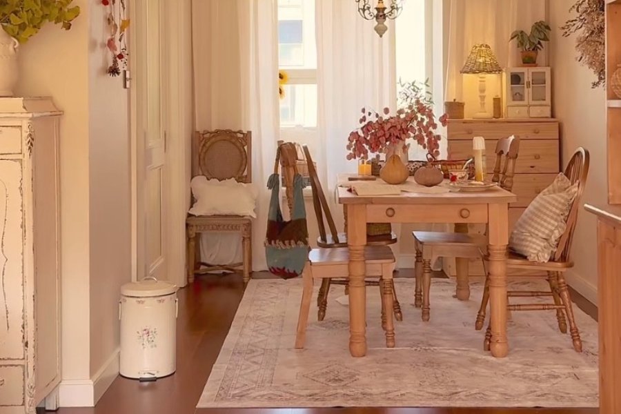Khám phá cách chọn thảm trải sàn phòng ăn giúp tổng thể nội thất trở nên tinh tế và cân đối hơn.