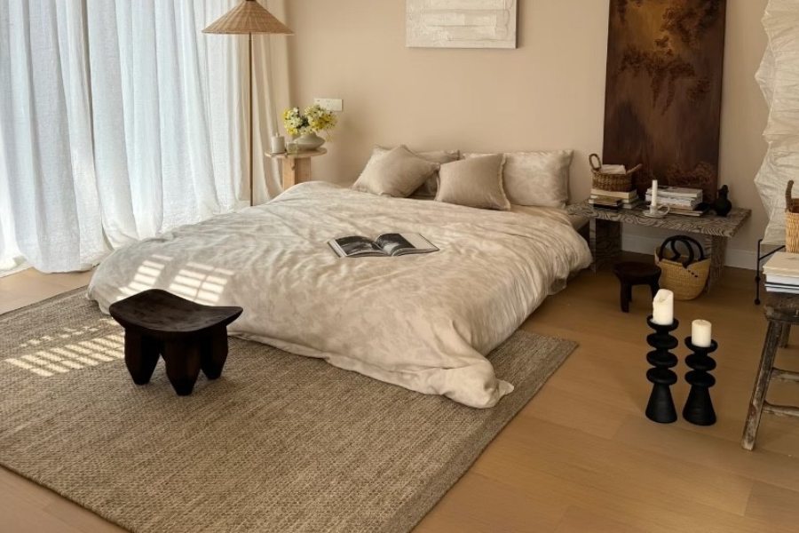 Thảm chân giường phòng ngủ: Cách chọn đúng kích thước và chất liệu